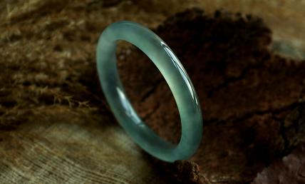 翡翠毛料批发赌石图片龙石种翡翠有几种颜色？本文为你揭晓答案！   第2张