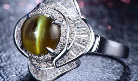 翡翠蛇吊坠神奇的宝石金绿猫眼石  第3张