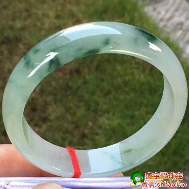 白翡翠怎样辨别真假鉴别为什么翡翠镯子的价钱差别那么大，翡翠价钱并不简易   第2张