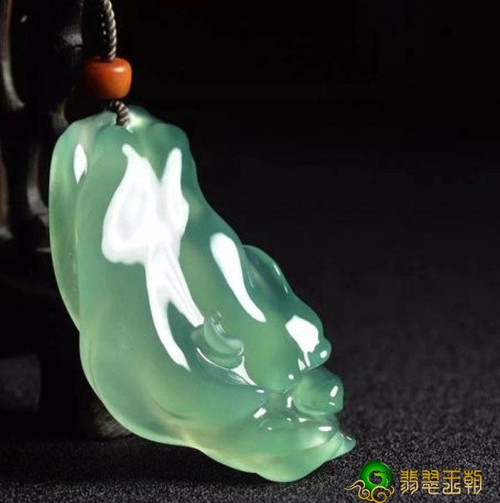 翡翠挂件怎样翡翠：玉乱情迷 翡翠是玉中之首   第2张