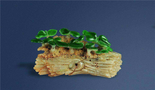 征集翡翠玉石什么样的翡翠原料会做摆件？翡翠摆件的收藏潜力原来这么大！   第1张