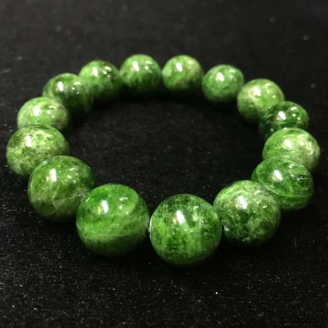 色差一分，价差十倍，翡翠的颜色对于价格到底有多重要  第14张