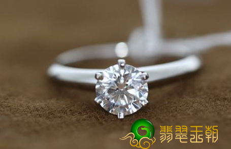 一只翡翠手镯多重如何辨别裸钻的真伪，个人收藏好这4个小窍门。   第1张
