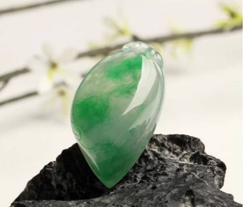 翡翠里面竟然长出了金丝？随便一小条，价格就能暴涨？  第4张