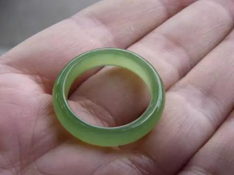 翡翠貔恘吊坠最贵最美的碧玉是哪种呢？  第14张