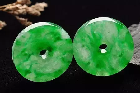 翡翠里面还能长金丝？随便一条，价值百万！  第3张