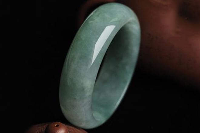 a货翡翠飘花的鉴别马牙种翡翠鉴别方法，他的价格怎么样？   第2张