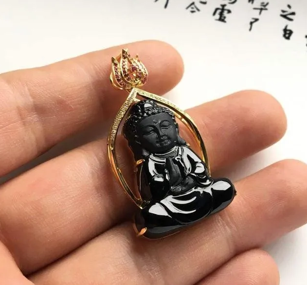 翡翠专柜如何正确挑选墨翠？这里有7个实用小技巧  第3张