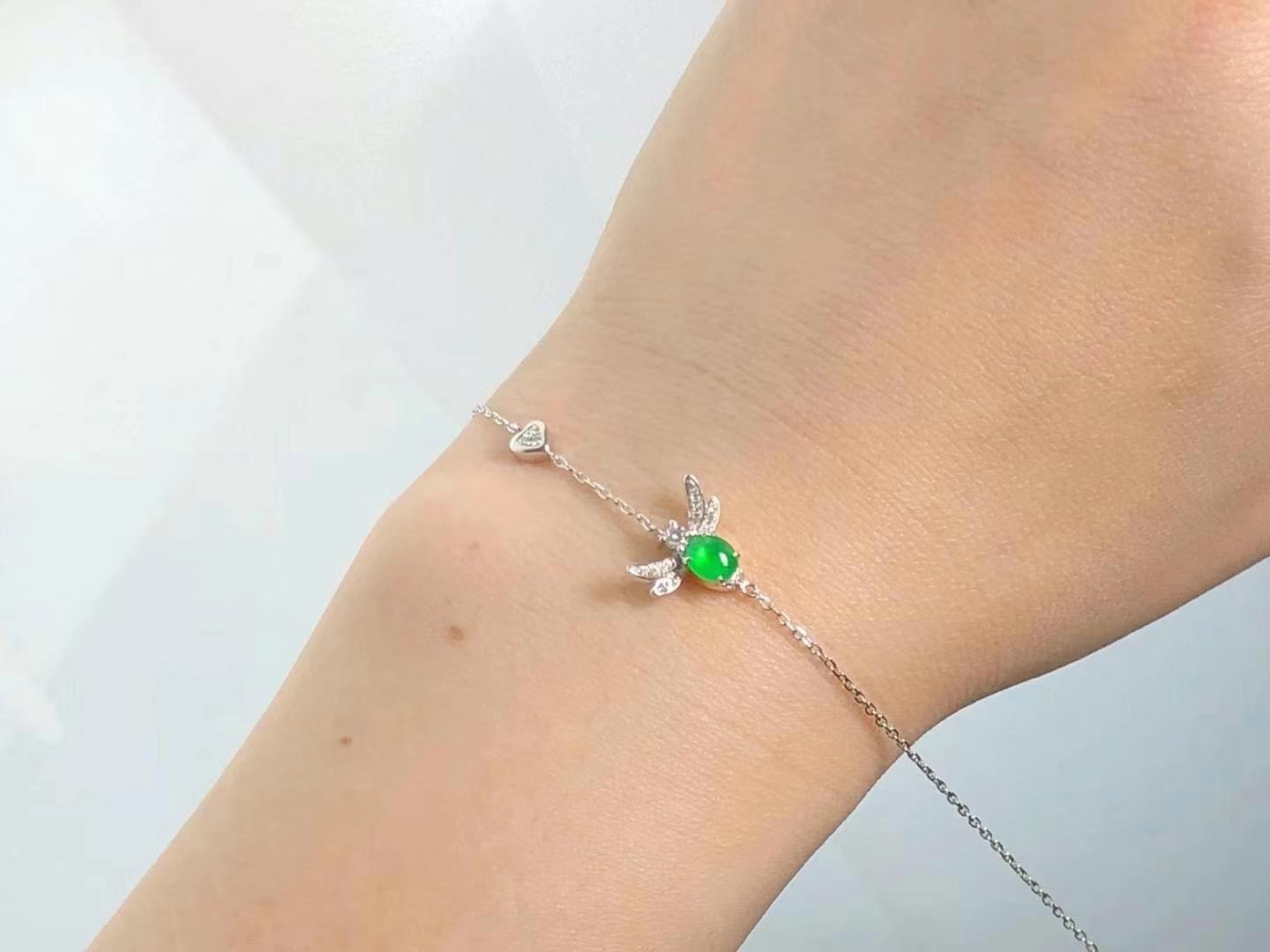 翡翠中小如绿豆，大如鸡蛋的首饰，是原石的精华所在可做百变造型  第8张