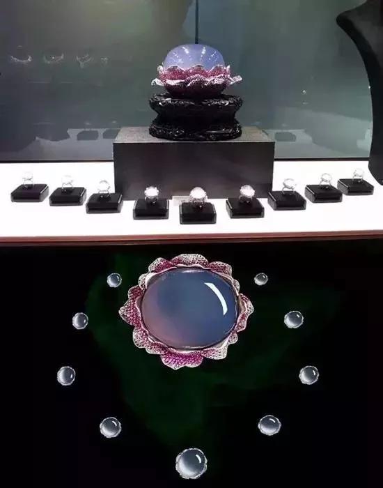 天然翡翠的鉴定依据谁说紫罗兰不值钱，只是你没买对而已~这对手镯1.9亿  第6张