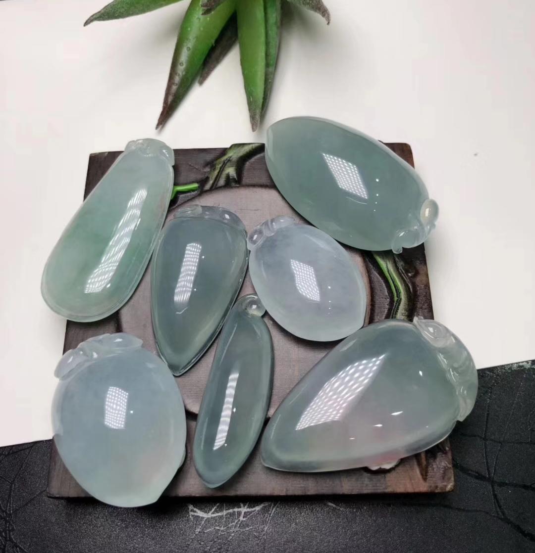 翡翠吊坠怎么选择？款式有哪些寓意，了解一下，送礼自戴不会错  第8张