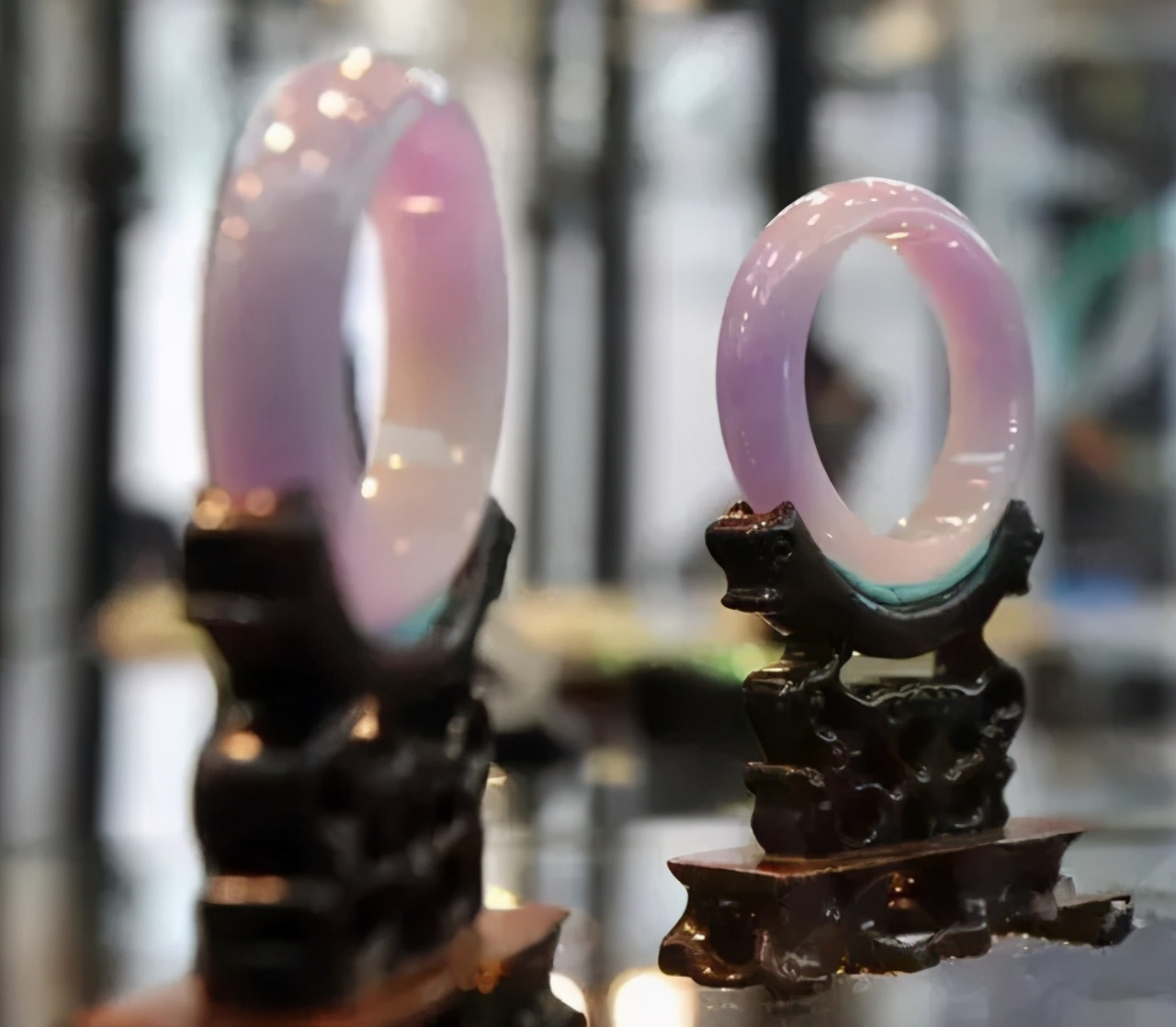 天然翡翠的鉴定依据谁说紫罗兰不值钱，只是你没买对而已~这对手镯1.9亿  第5张