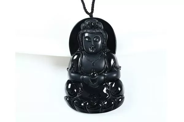 翡翠专柜如何正确挑选墨翠？这里有7个实用小技巧  第7张