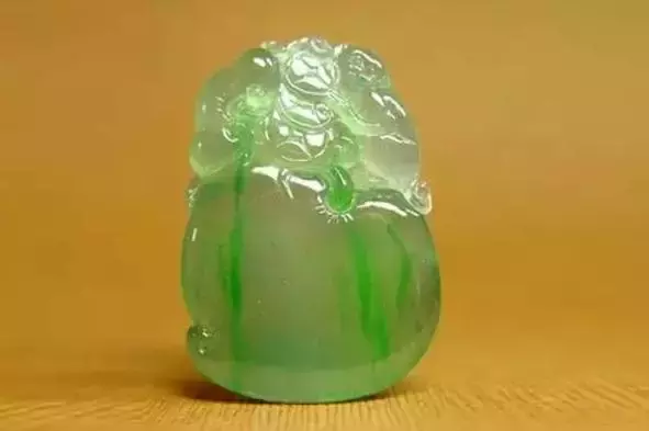 翡翠里面还能长金丝？随便一条，价值百万！  第2张