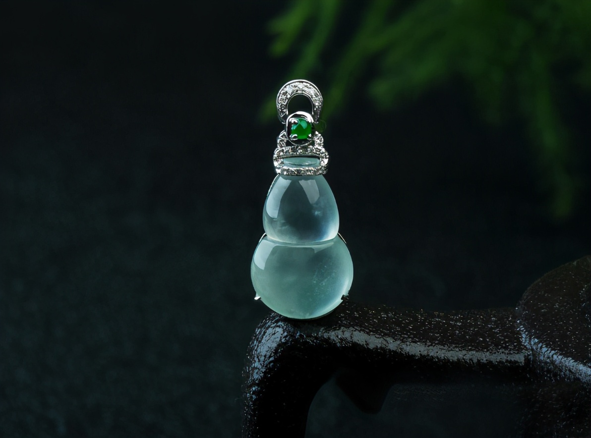 翡翠价格术语大大五“黄金有价，玉亦有价”，如何判断翡翠的价值呢？  第5张