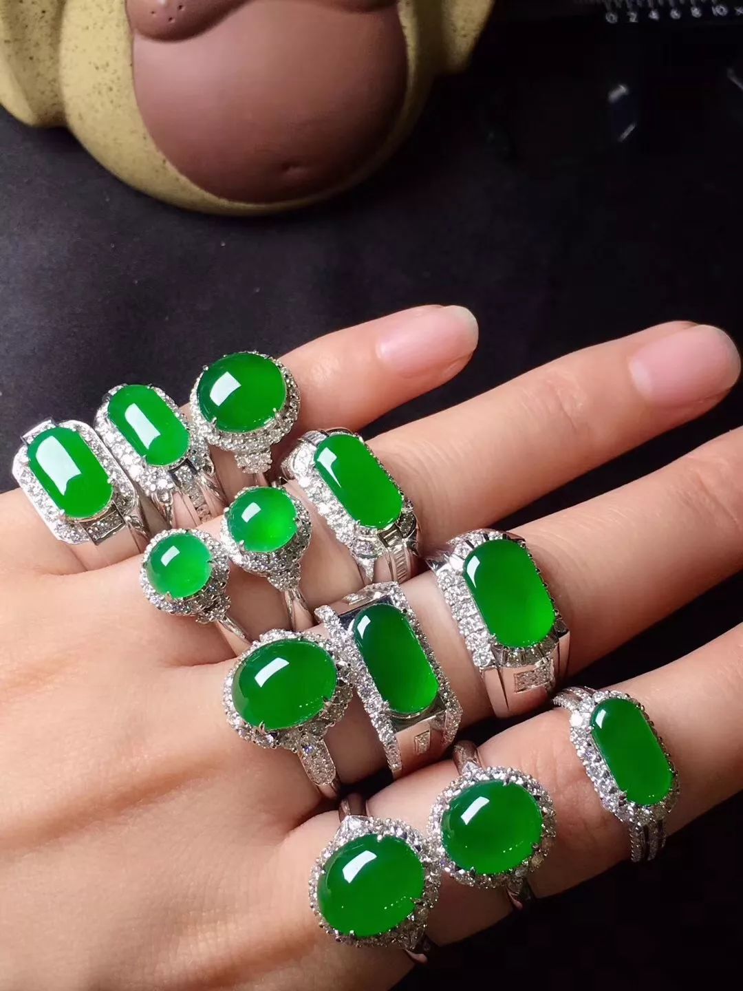 为什么绿色翡翠最常见却是最贵的？  第2张