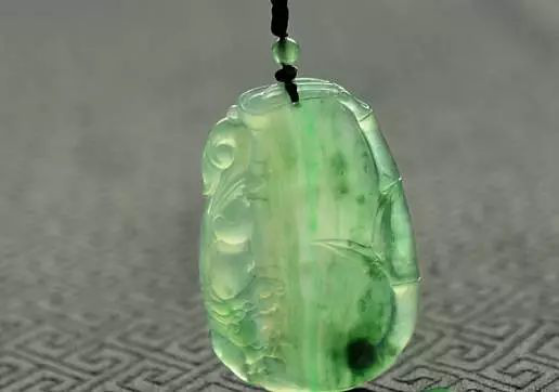 古董翡翠鉴定拍卖交易翡翠中有这样的金丝，价格立马翻几倍  第4张