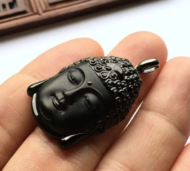 翡翠专柜如何正确挑选墨翠？这里有7个实用小技巧  第8张