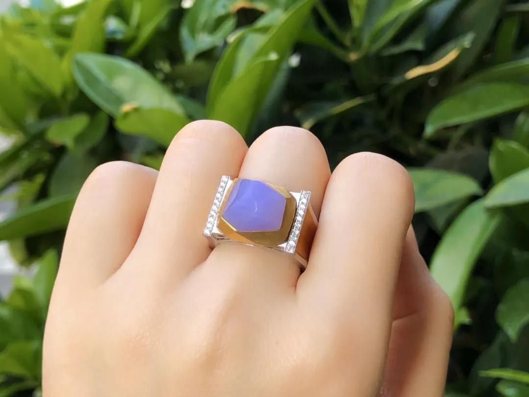 天然翡翠的鉴定依据谁说紫罗兰不值钱，只是你没买对而已~这对手镯1.9亿  第8张