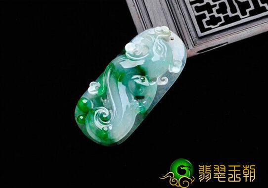 白色翡翠吊坠价格漂亮高雅的翡翠鳳凰有什么喻意?   第3张