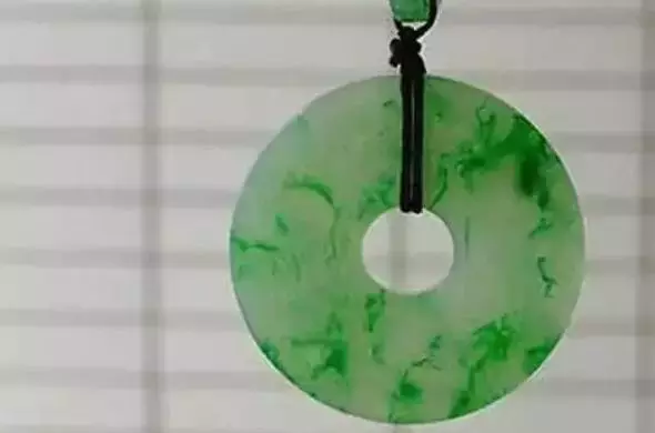 翡翠里面还能长金丝？随便一条，价值百万！  第7张