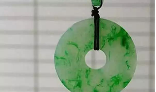 翡翠里面竟然长出了金丝？随便一小条，价格就能暴涨？  第5张