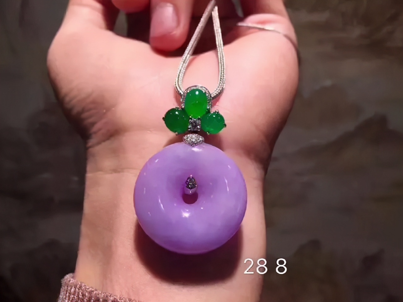 天然翡翠的鉴定依据谁说紫罗兰不值钱，只是你没买对而已~这对手镯1.9亿  第22张