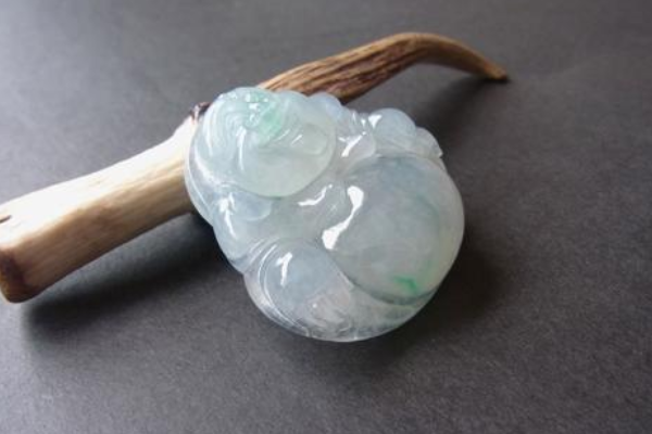 世界十大顶级翡翠 玻璃种透明度最好，龙石种翡翠最稀有  第4张