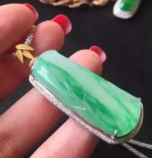 翡翠里面还能长金丝？随便一条，价值百万！  第12张