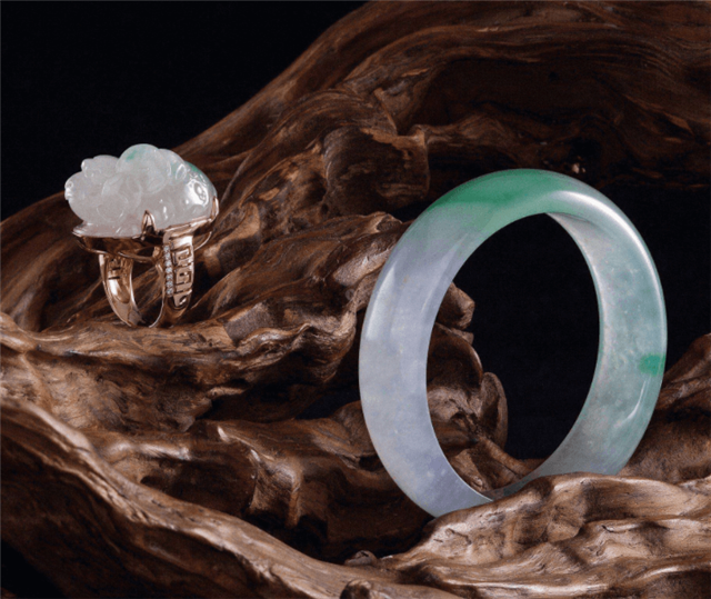 四会玉器城翡翠玉石影响翡翠玉镯批发价格原因是什么？让我一一来为你解析！   第3张