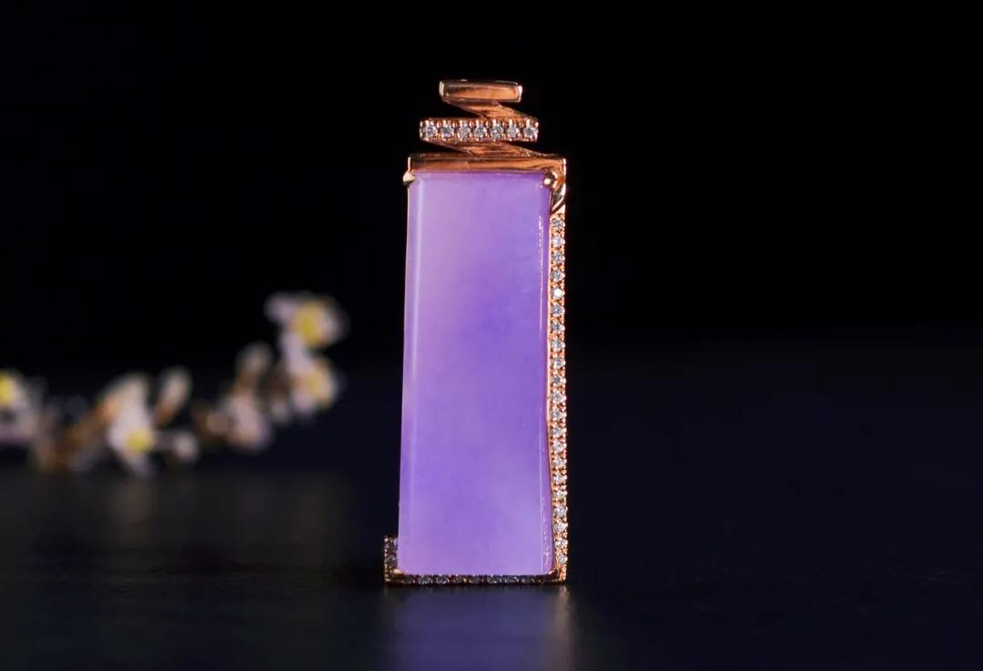 天然翡翠的鉴定依据谁说紫罗兰不值钱，只是你没买对而已~这对手镯1.9亿  第21张