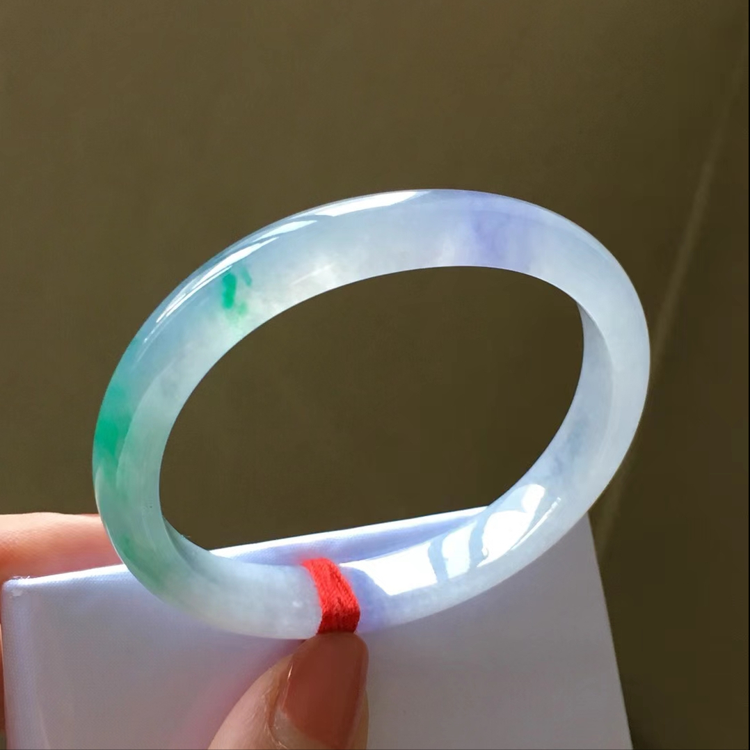 挑选佩戴翡翠手镯，注意这5个方面很简单  第1张