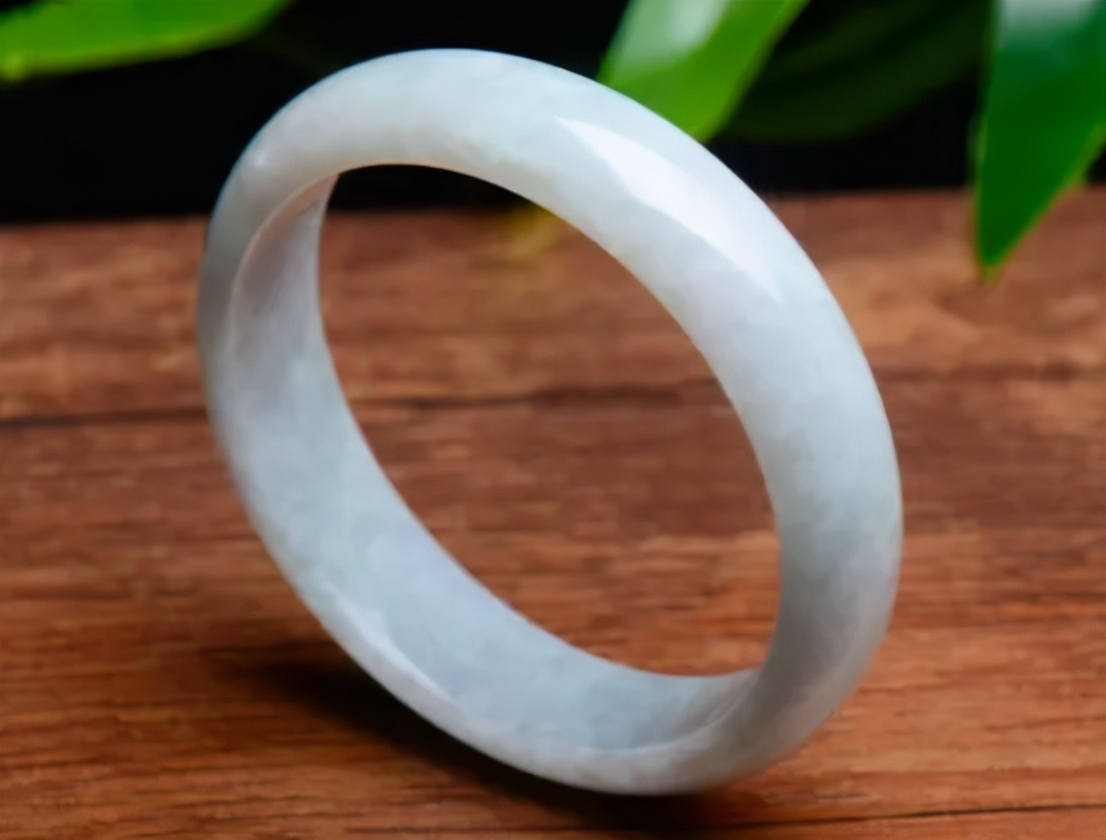 缅甸翡翠原石客户购买之前要了解，翡翠手镯总共分成哪些品种，有什么注意事项  第3张