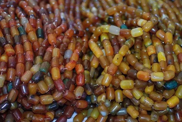 翡翠老坑原石图片大全佩戴这种玛瑙，掉价还“掉命”  第8张