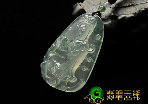 紫色翡翠镯子越南翡翠有什么特点 它的特性你知道是多少   第1张