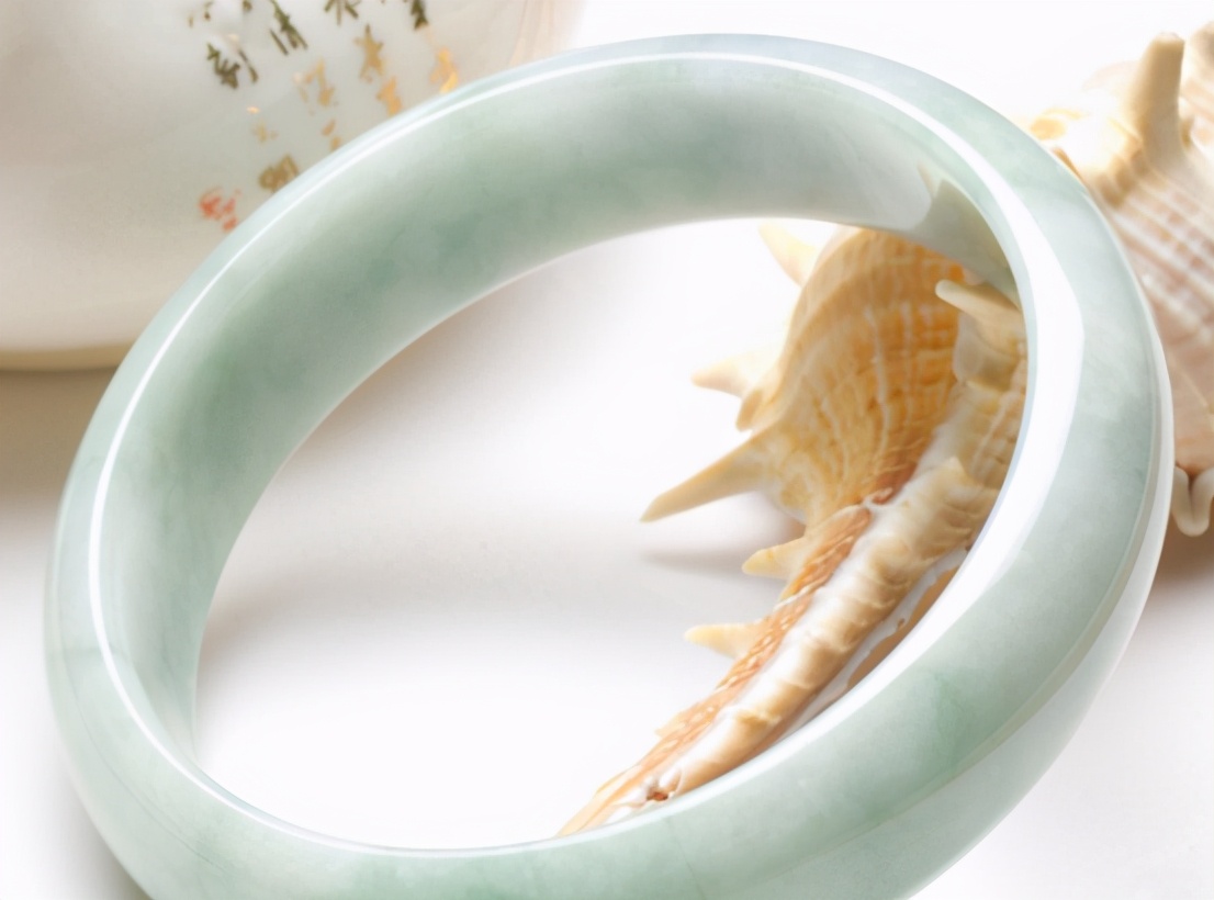 缅甸翡翠原石客户购买之前要了解，翡翠手镯总共分成哪些品种，有什么注意事项  第1张