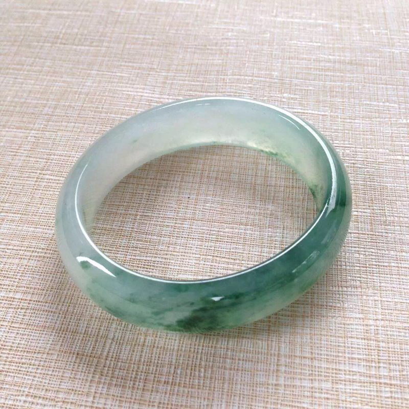 超详细翡翠手镯大全，哪种最适合你？  第6张