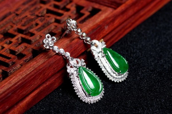 干青翡翠的价格行情为什么女人喜欢翡翠？让我来为你一一解答！   第2张