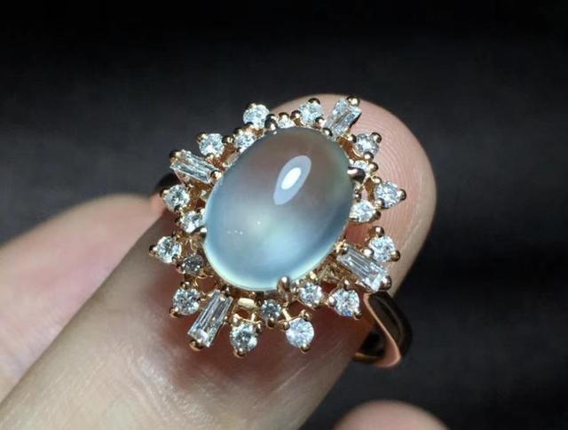 便宜的翡翠是真的吗晶莹剔透看着不起眼，价格却那么贵，翡翠戒指应该如何挑选？  第5张