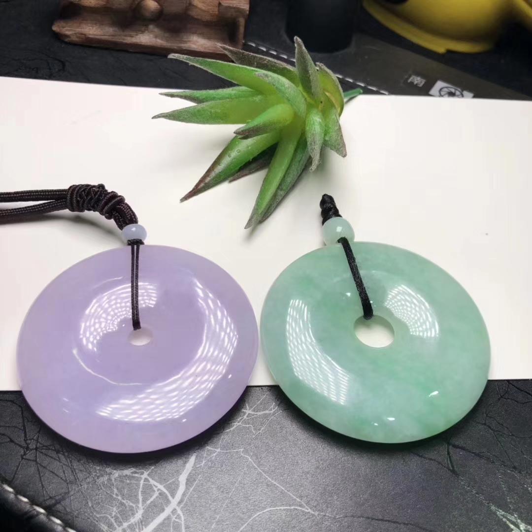 翡翠吊坠怎么选择？款式有哪些寓意，了解一下，送礼自戴不会错  第2张