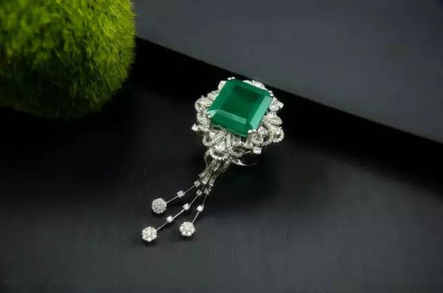 雕花翡翠手镯包邮珠宝界的“五皇一王一后”，高贵奢华  第12张