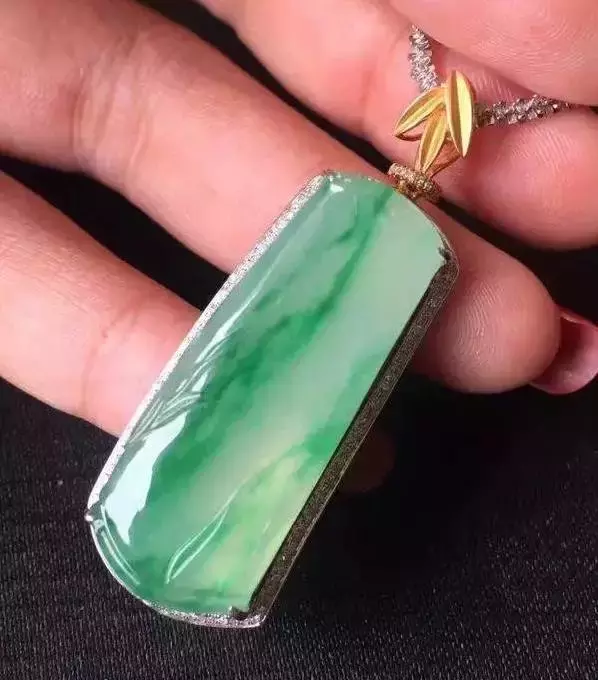 翡翠里面还能长金丝？随便一条，价值百万！  第16张