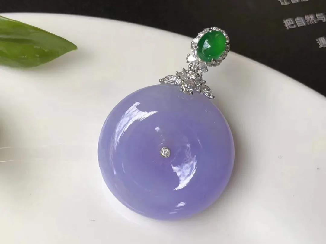 天然翡翠的鉴定依据谁说紫罗兰不值钱，只是你没买对而已~这对手镯1.9亿  第16张