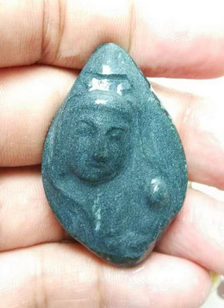 一万块赌到顶级墨翠不难，难的是成品的设计！  第5张