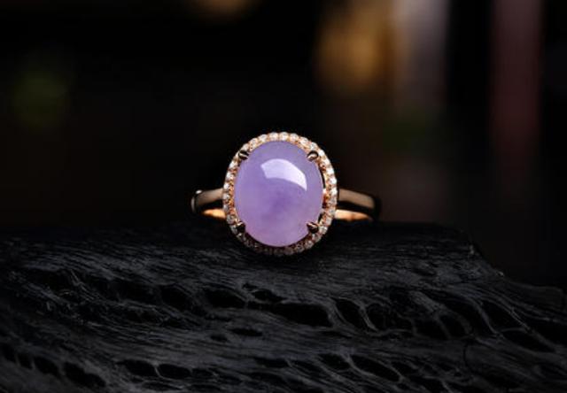 便宜的翡翠是真的吗晶莹剔透看着不起眼，价格却那么贵，翡翠戒指应该如何挑选？  第3张