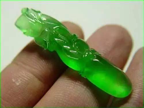 翡翠的价值人们无法低估  第8张