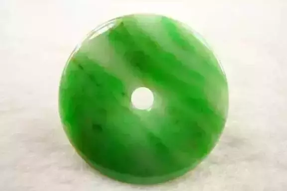 翡翠里面还能长金丝？随便一条，价值百万！  第19张