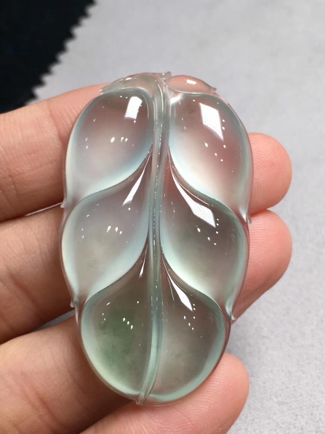 翡翠吊坠怎么选择？款式有哪些寓意，了解一下，送礼自戴不会错  第6张