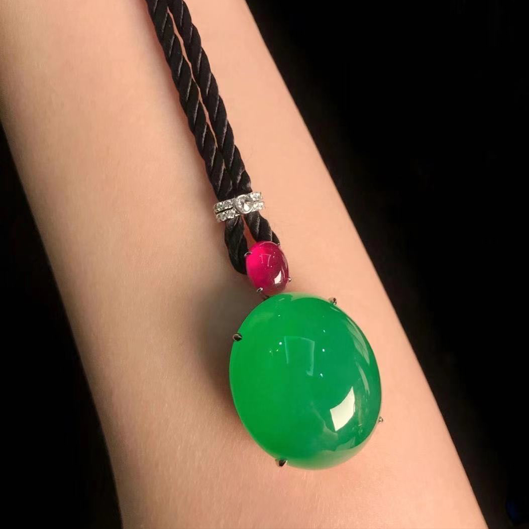 翡翠中小如绿豆，大如鸡蛋的首饰，是原石的精华所在可做百变造型  第3张