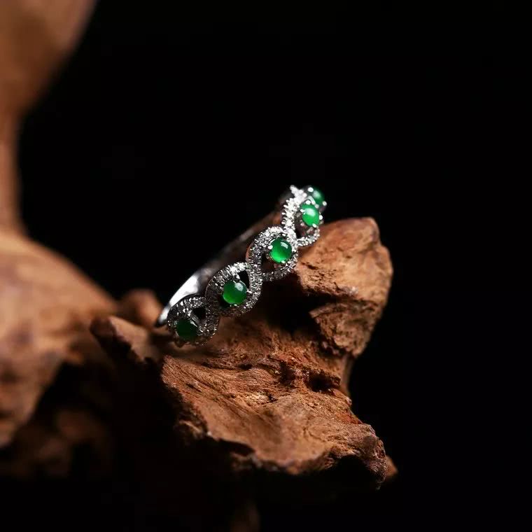 帕敢翡翠吊坠翡翠戒指有讲究，戴对了才是真的美  第6张